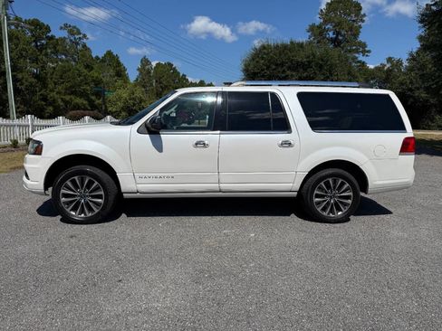 Used 2017 Lincoln Navigator L Select image 3