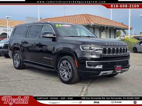Used 2024 Jeep Wagoneer L Series II w/ Flexible Seating Group AWD/4WD image 1