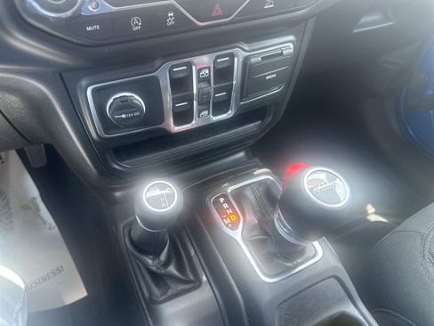 Used 2022 Jeep Gladiator Sport AWD/4WD image 35