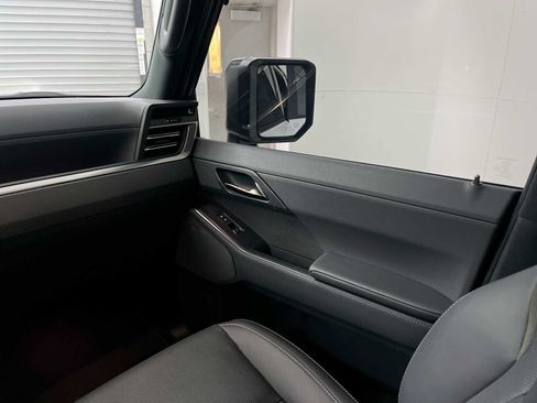 Used 2024 Lexus GX 550 AWD/4WD image 11