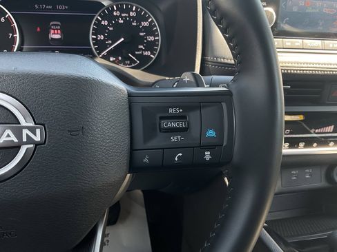 Used 2025 Nissan Rogue SV FWD image 36