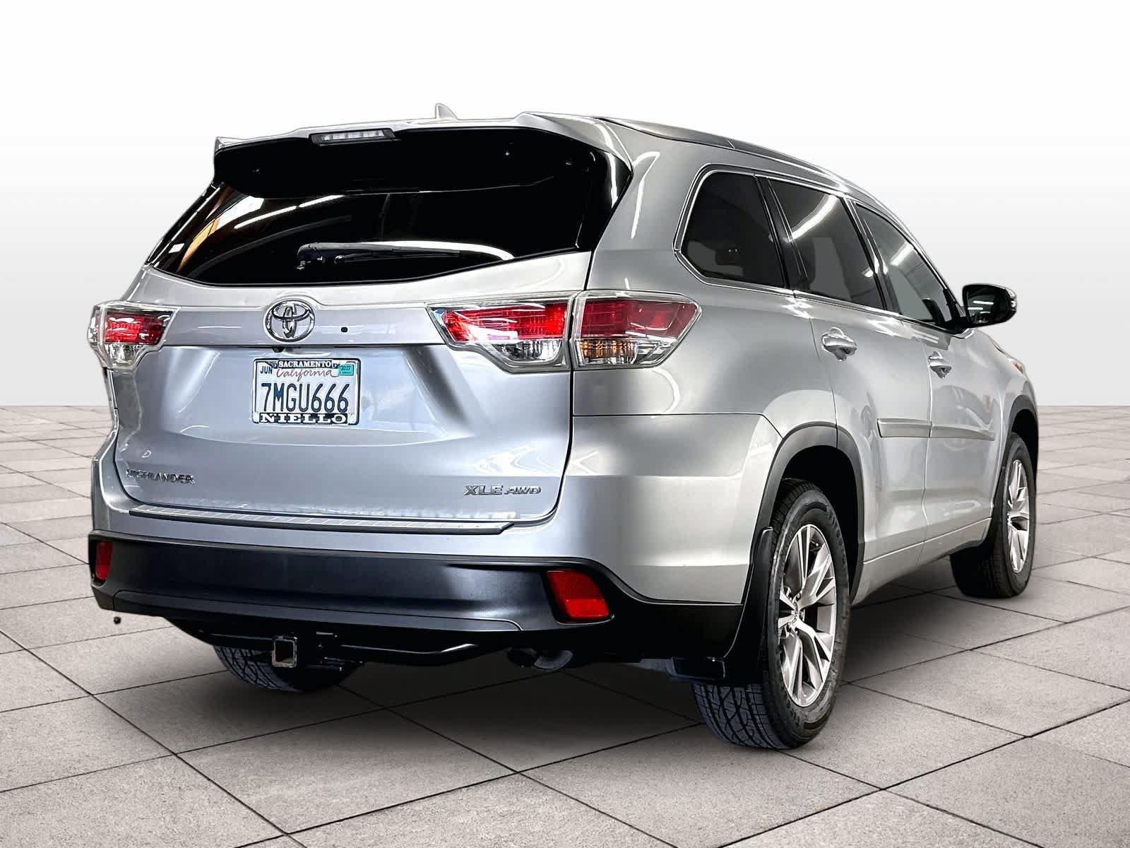 Used 2015 Toyota Highlander XLE AWD/4WD image 14