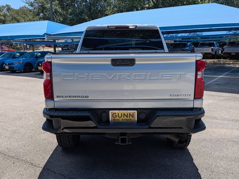 Used 2020 Chevrolet Silverado 2500 Custom w/ Custom Value Package AWD/4WD image 4