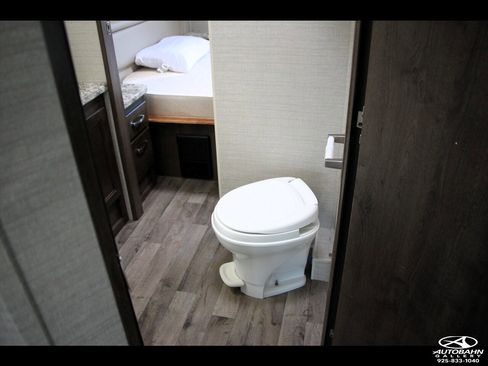 Used 2019 Ford E-450 and Econoline 450 Super Duty w/ Motorhome Prep Package image 27