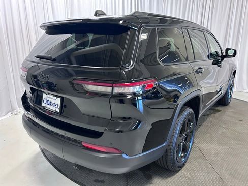 Used 2023 Jeep Grand Cherokee L Laredo image 31