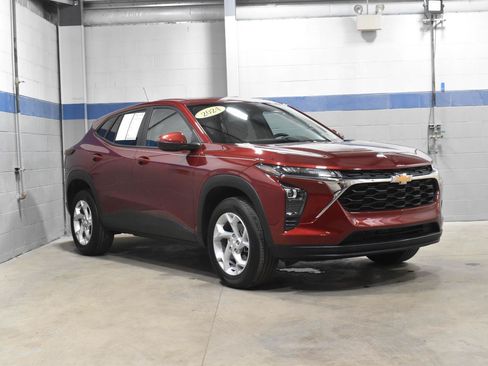 Used 2024 Chevrolet Trax LS w/ LS Convenience Package FWD image 30