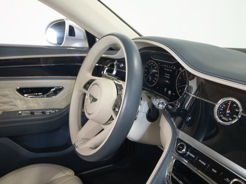 Used 2021 Bentley Flying Spur W12 image 54