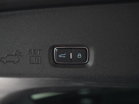 Used 2025 Ford Expedition Platinum image 19