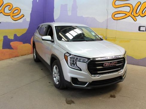 Used 2022 GMC Terrain SLE image 2