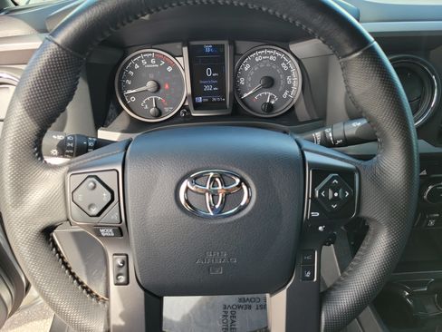 Used 2023 Toyota Tacoma TRD Sport w/ Technology Package AWD/4WD image 17