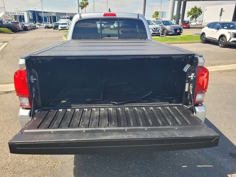 Used 2022 Toyota Tacoma SR AWD/4WD image 11