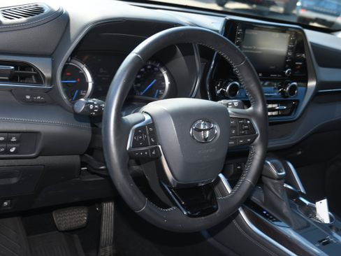 Used 2020 Toyota Highlander Limited image 9