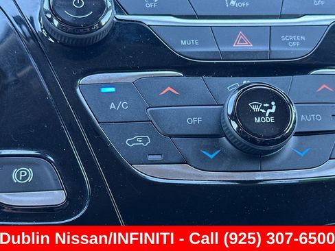 Used 2022 Chrysler Pacifica Touring-L FWD image 29