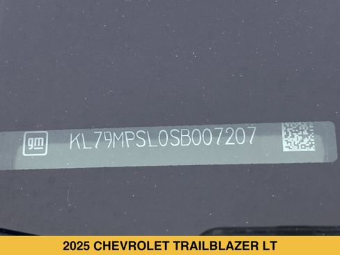 Used 2025 Chevrolet TrailBlazer LT w/ LT Cold Weather Package FWD image 15