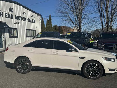 Used 2019 Ford Taurus Limited image 4