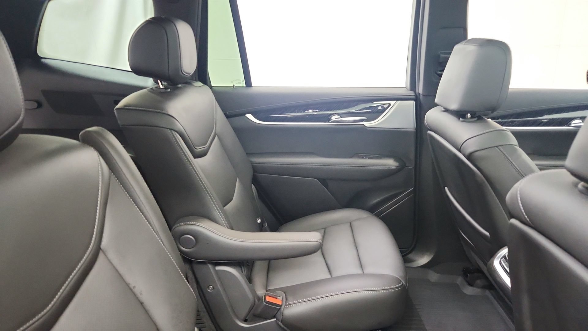 Certified 2024 Cadillac XT6 Premium Luxury w/ LPO, Floor Liner Package AWD/4WD image 28