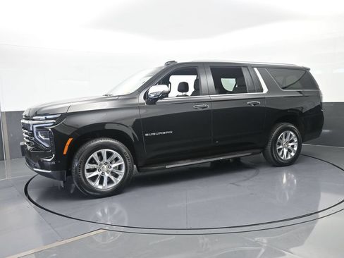 Used 2026 Chevrolet Suburban Premier AWD/4WD image 2