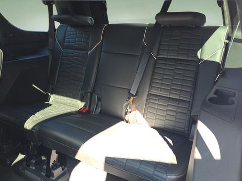 Certified 2022 Cadillac Escalade Sport Platinum w/ LPO, ONYX Package image 31