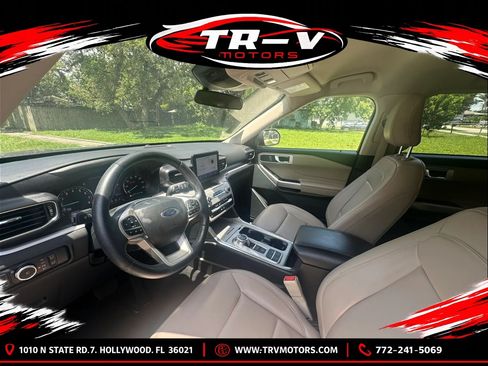 Used 2023 Ford Explorer XLT w/ Equipment Group 202A RWD image 17