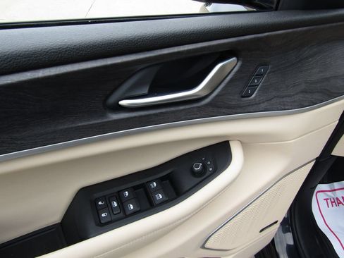 Used 2022 Jeep Grand Cherokee L Limited AWD/4WD image 25
