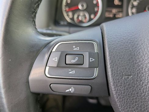Used 2017 Volkswagen Tiguan S image 18
