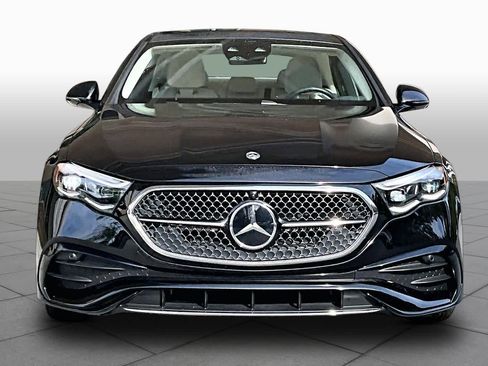 Used 2025 Mercedes-Benz E 450 4MATIC Sedan image 4