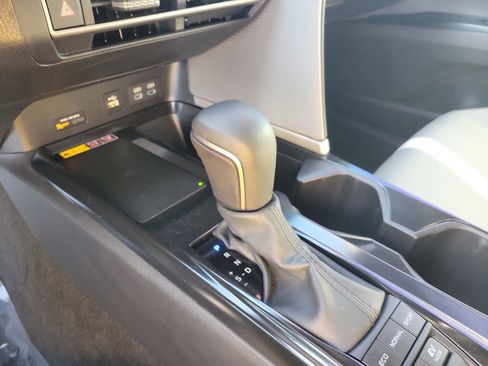 Used 2025 Toyota Camry SE image 25