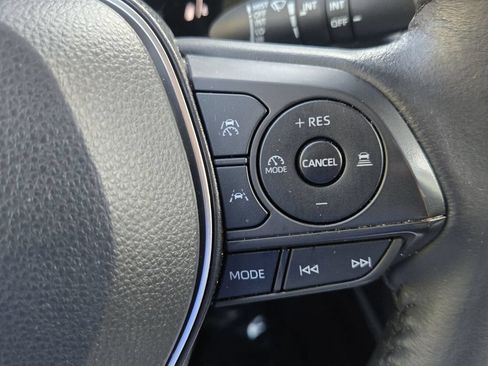 Used 2023 Toyota Corolla Cross XLE w/ Convenience Package FWD image 26