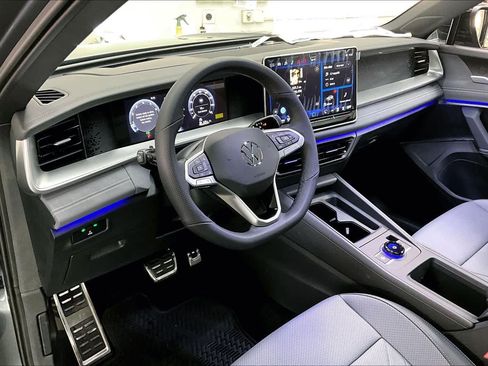 New 2026 Volkswagen Tiguan SE R-Line image 8