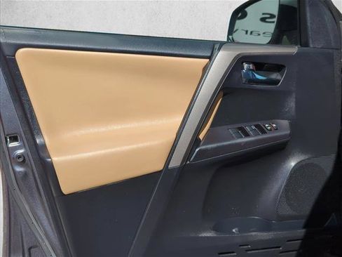 Used 2018 Toyota RAV4 XLE image 10