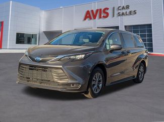 Used 2025 Toyota Sienna LE video 1