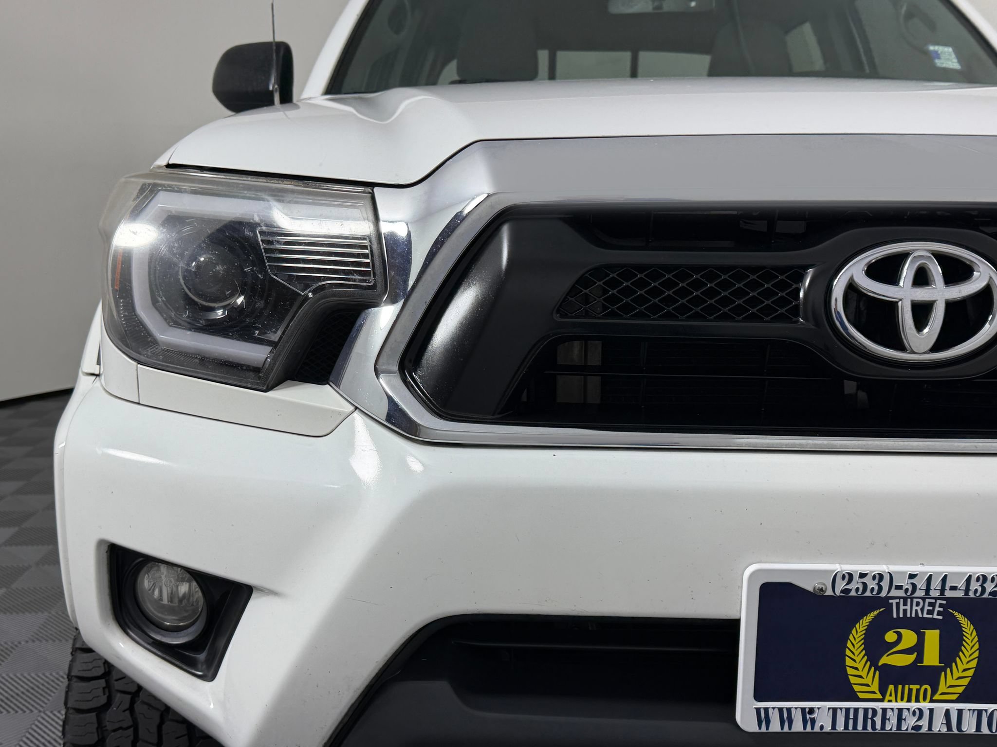 Used 2012 Toyota Tacoma 4x4 Double Cab w/ SR5 Pkg image 4
