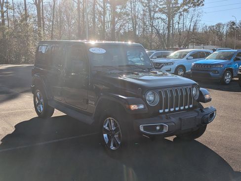 Used 2019 Jeep Wrangler Unlimited Sahara w/ Uconnect 4C Nav & Sound Group image 3
