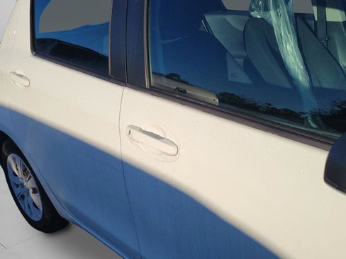 Used 2014 Toyota Yaris L image 22