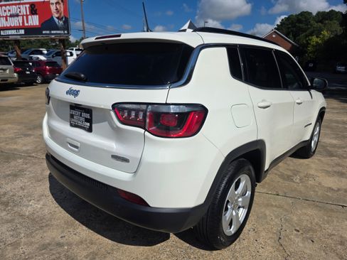 Used 2019 Jeep Compass Latitude FWD image 5