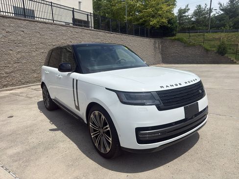 Used 2024 Land Rover Range Rover SE AWD/4WD image 2