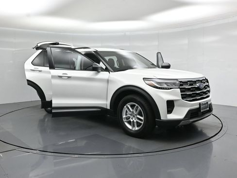 Used 2025 Ford Explorer Active RWD image 34