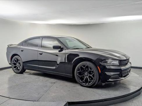 Used 2021 Dodge Charger SXT w/ Blacktop Package image 11
