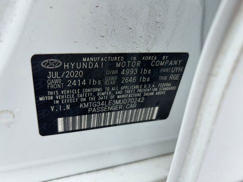 Used 2021 Genesis G70 3.3T w/ Sport Package image 17