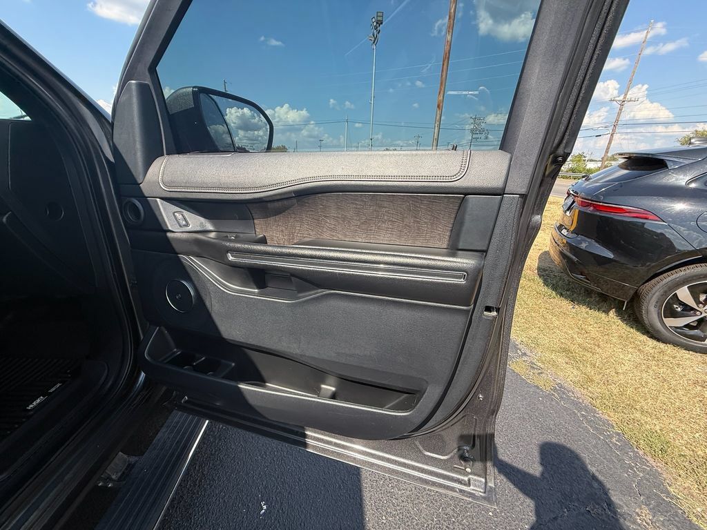 Used 2020 Ford Expedition Limited AWD/4WD image 24