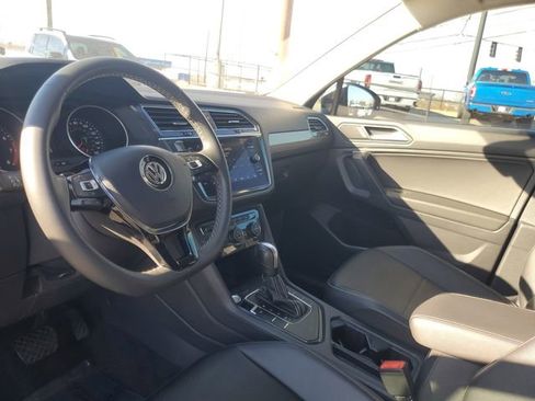 Used 2021 Volkswagen Tiguan SE image 12