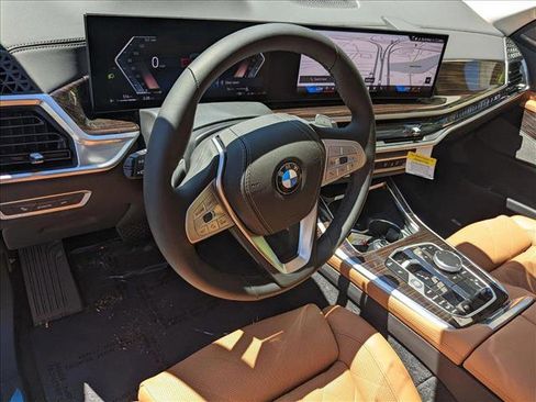 Used 2026 BMW X7 xDrive40i w/ Premium Package image 3