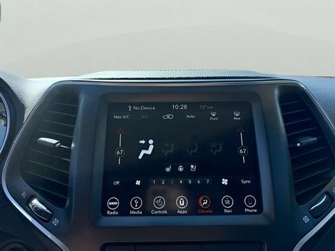 Used 2019 Jeep Cherokee Trailhawk AWD/4WD image 23