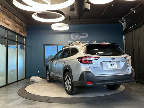 Used 2025 Subaru Outback Premium AWD/4WD image 5