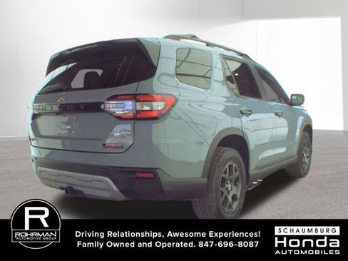 Used 2025 Honda Pilot TrailSport image 2