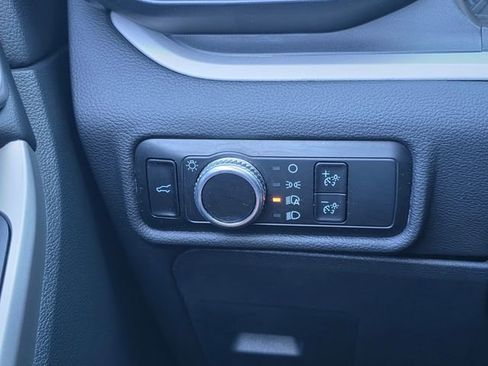 Used 2023 Ford Explorer XLT image 27