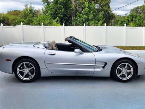 Used 2001 Chevrolet Corvette Convertible w/ Preferred Equipment Group2 image 9
