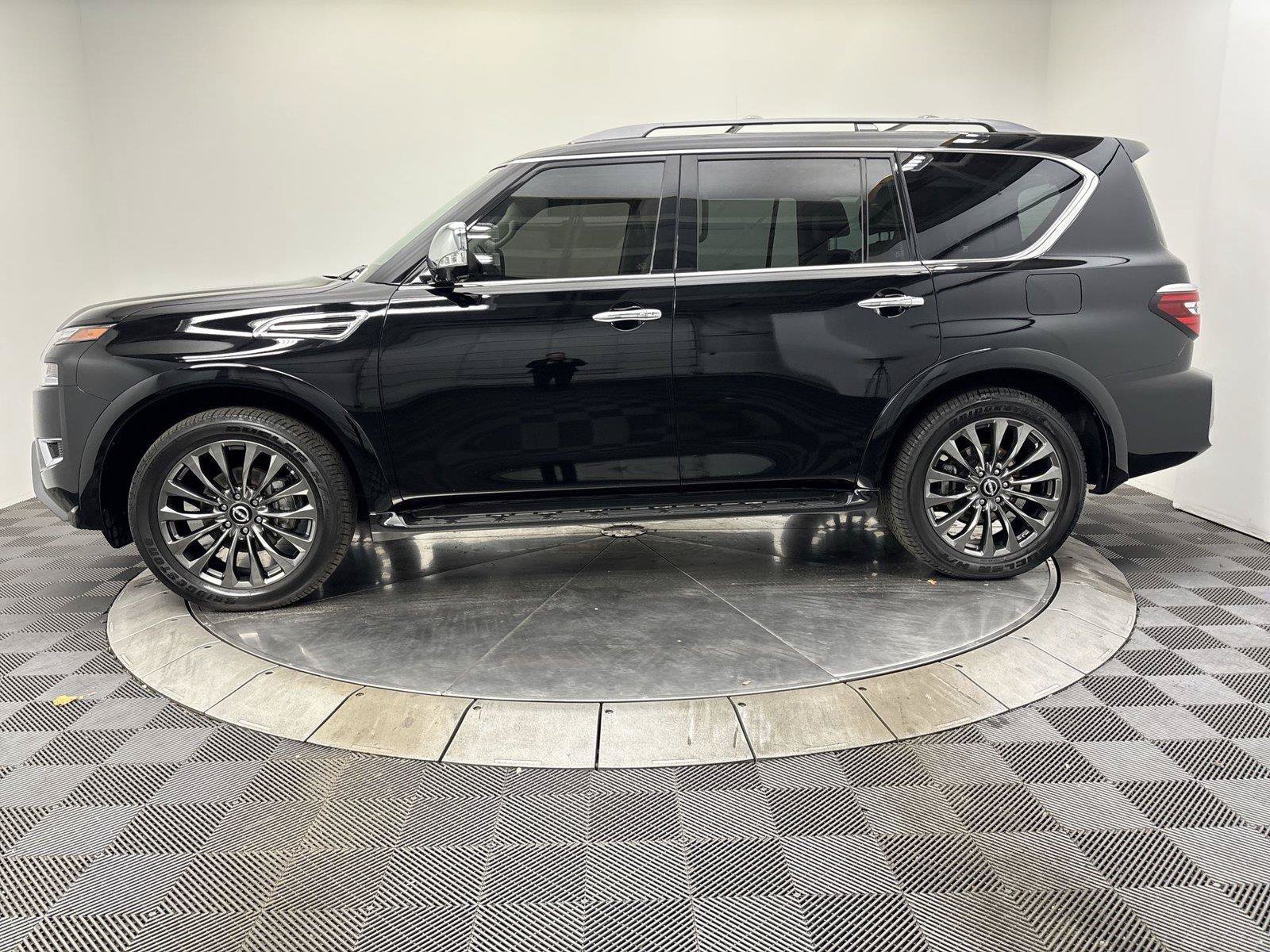 Used 2023 Nissan Armada Platinum w/ Captain's Chairs Package AWD/4WD image 4