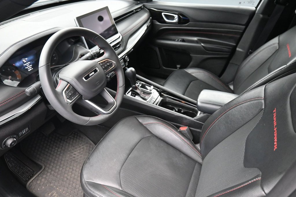 Used 2025 Jeep Compass Trailhawk AWD/4WD image 21