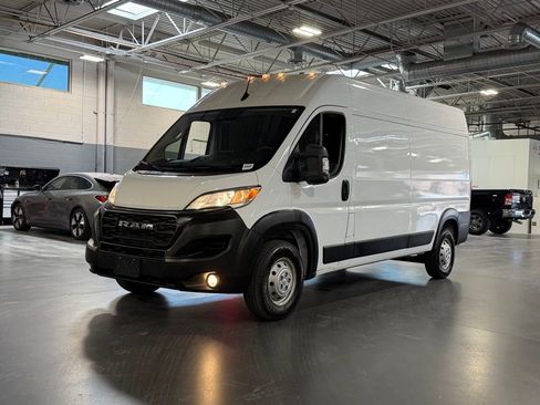 Used 2023 RAM ProMaster 2500 w/ Driver Convenience Group image 4